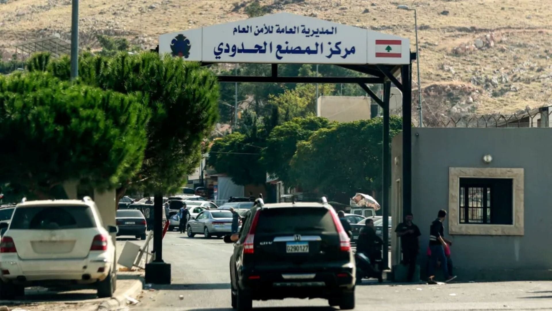 Public security approves status legalization for 600,000 Syrians