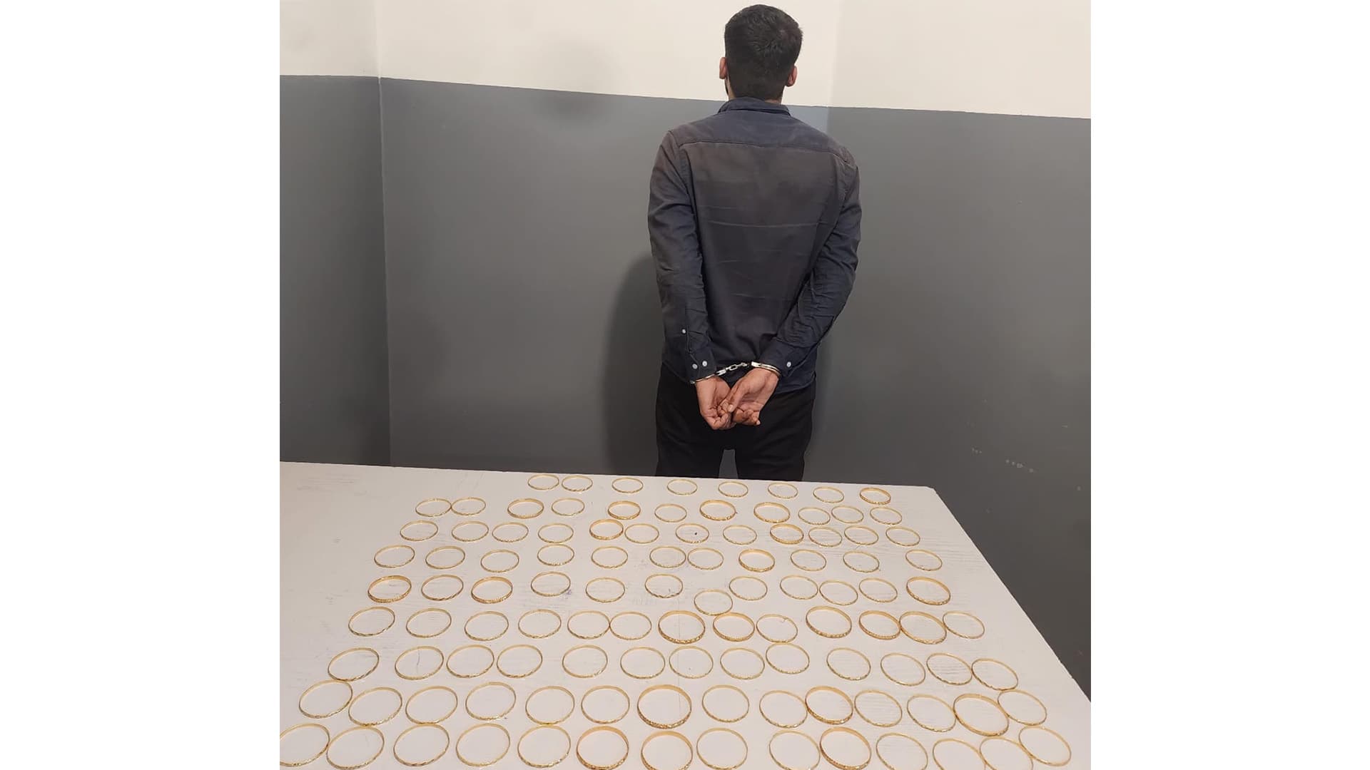 Gold counterfeit seller arrested