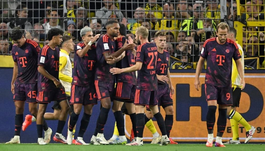 Bayern starts with victory, Dortmund falters