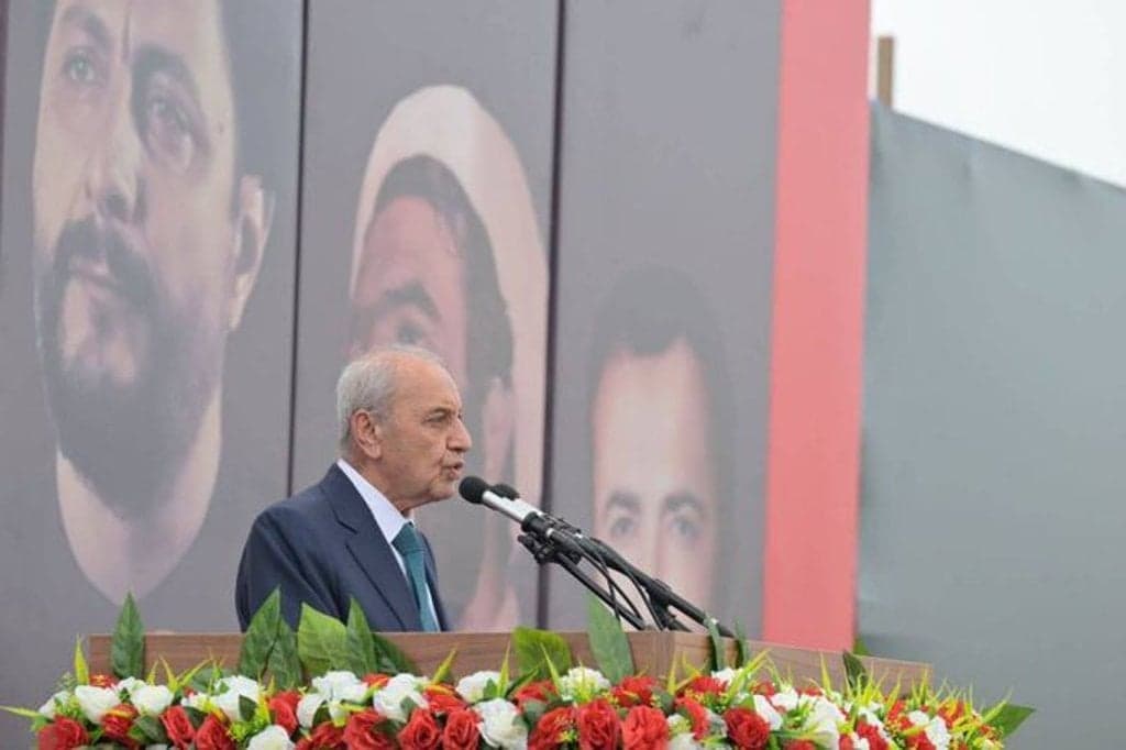 بري يفضل الحزب على الشرعية