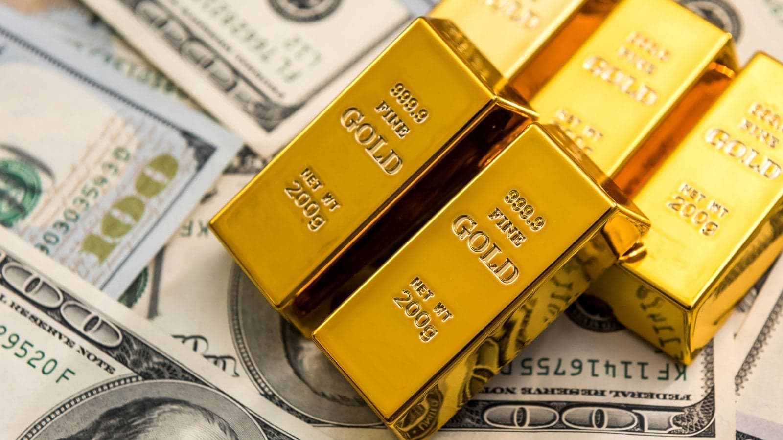 Gold Gains Amid Weak Dollar and Middle East Tensions