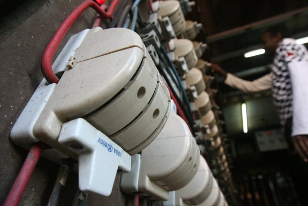 Private Generators Survive Despite Crackdowns