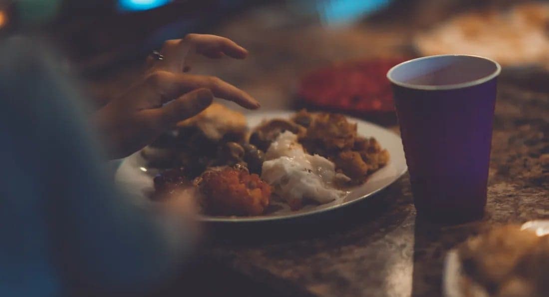 هل يرفع العشاء المتأخر ضغط الدم