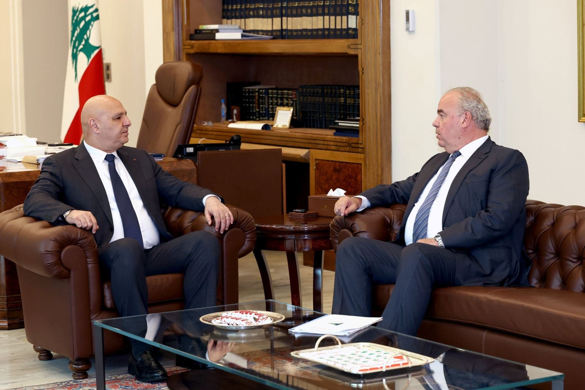 Aoun Discusses Internet Expansion