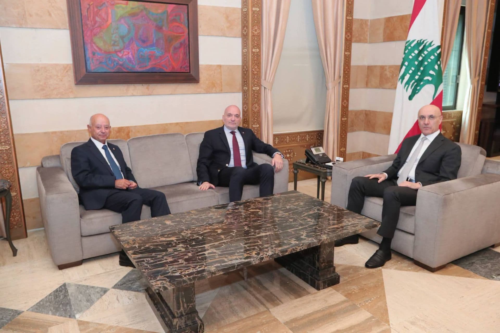 Kataeb group discusses security with Interior Minister