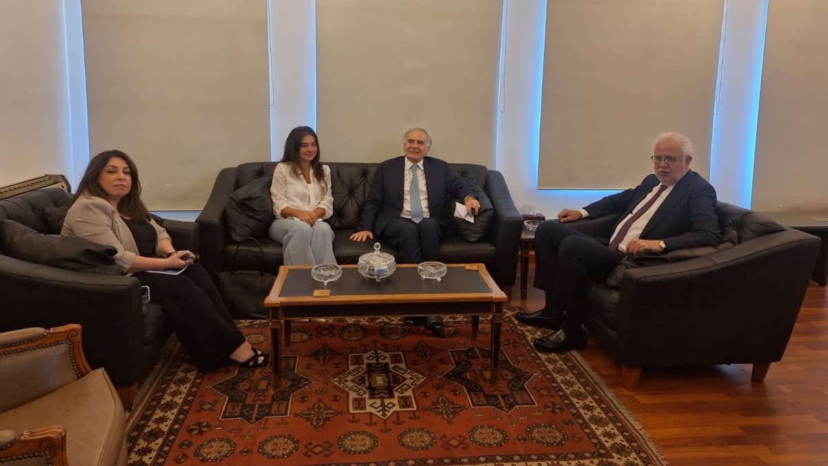 نصار يناقش مع أرنو دعم الاستقرار