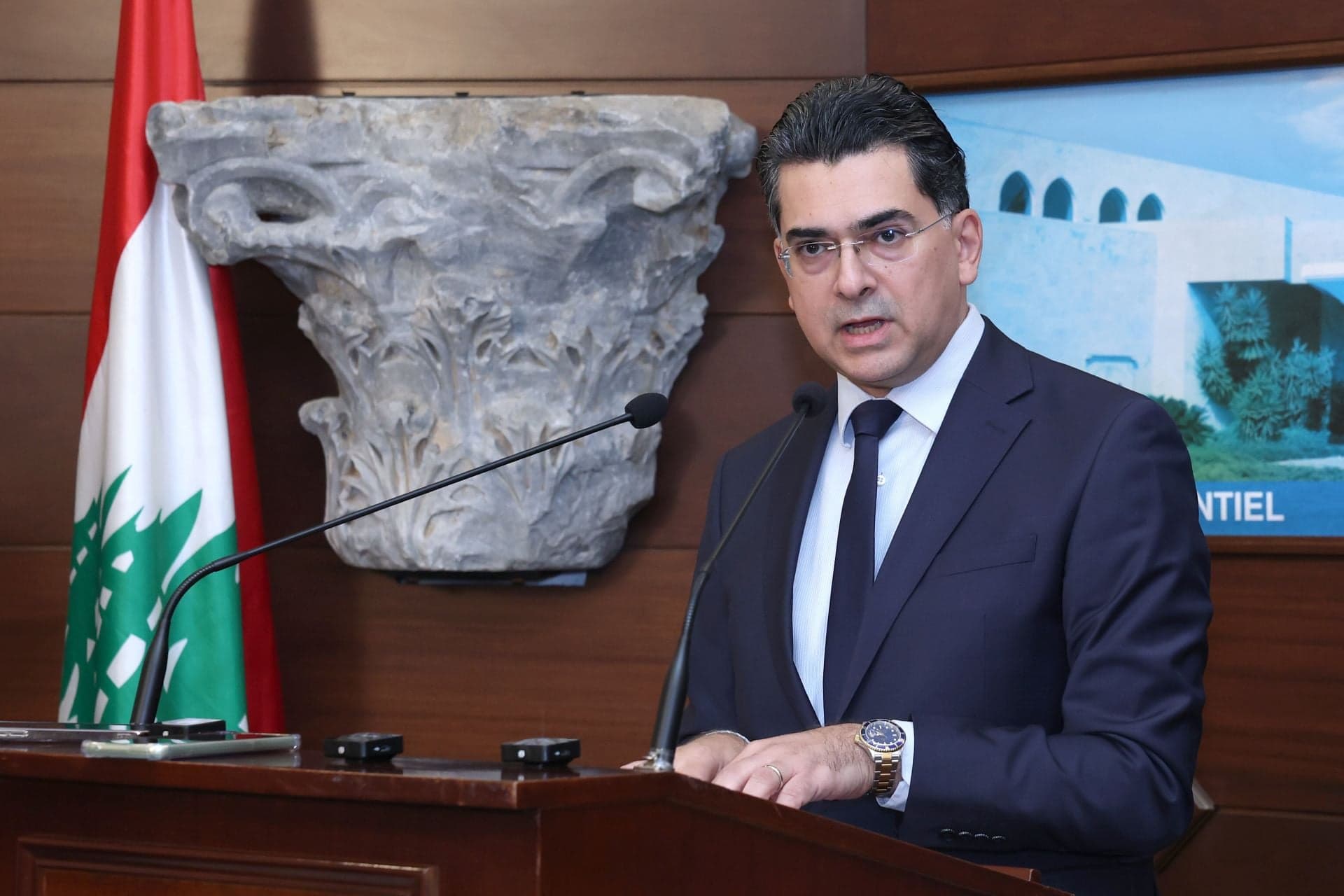 وزير الإعلام يؤكد التزام المفاوضات مع إسرائيل