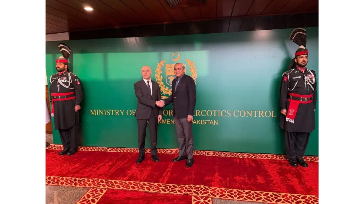 Al-Hajar Meets Pakistani Official for Security Talks