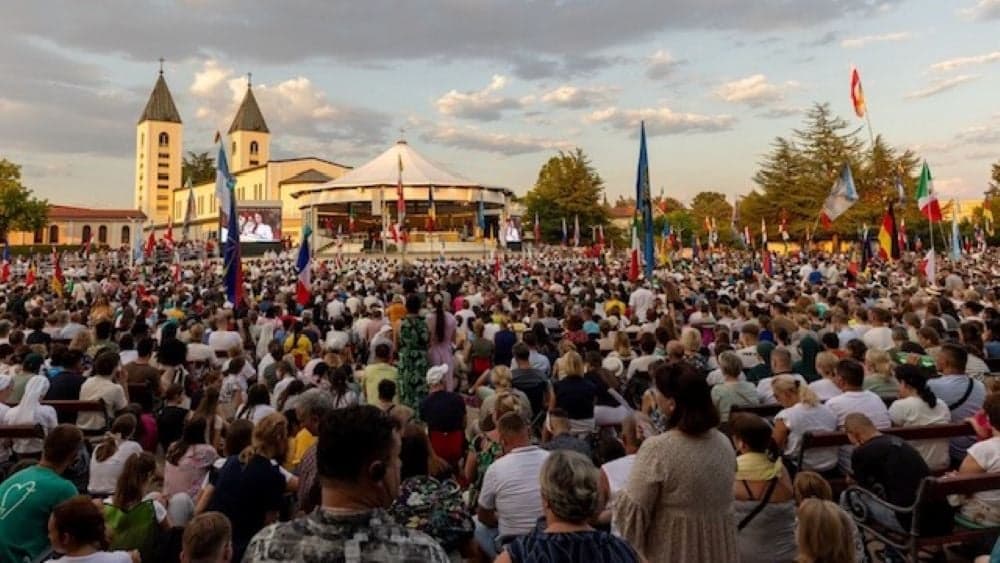 Pope Urges Youth to Seek True Freedom