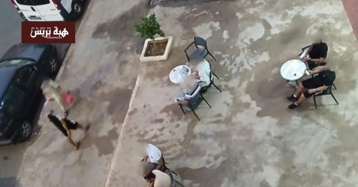 Salé Cafés Block Sidewalks Angering Residents
