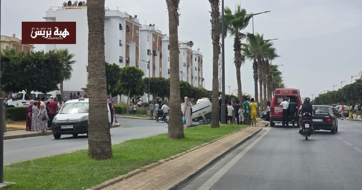 حادث انقلاب سيارة ينقل السائق للمستشفى