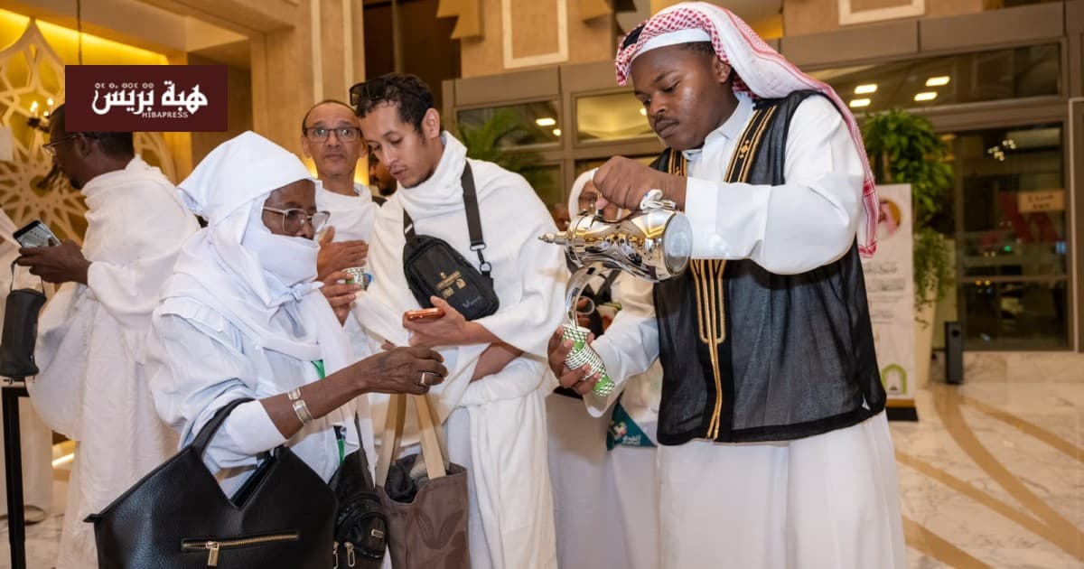 الوفد المغربي يصل مكة للعمرة