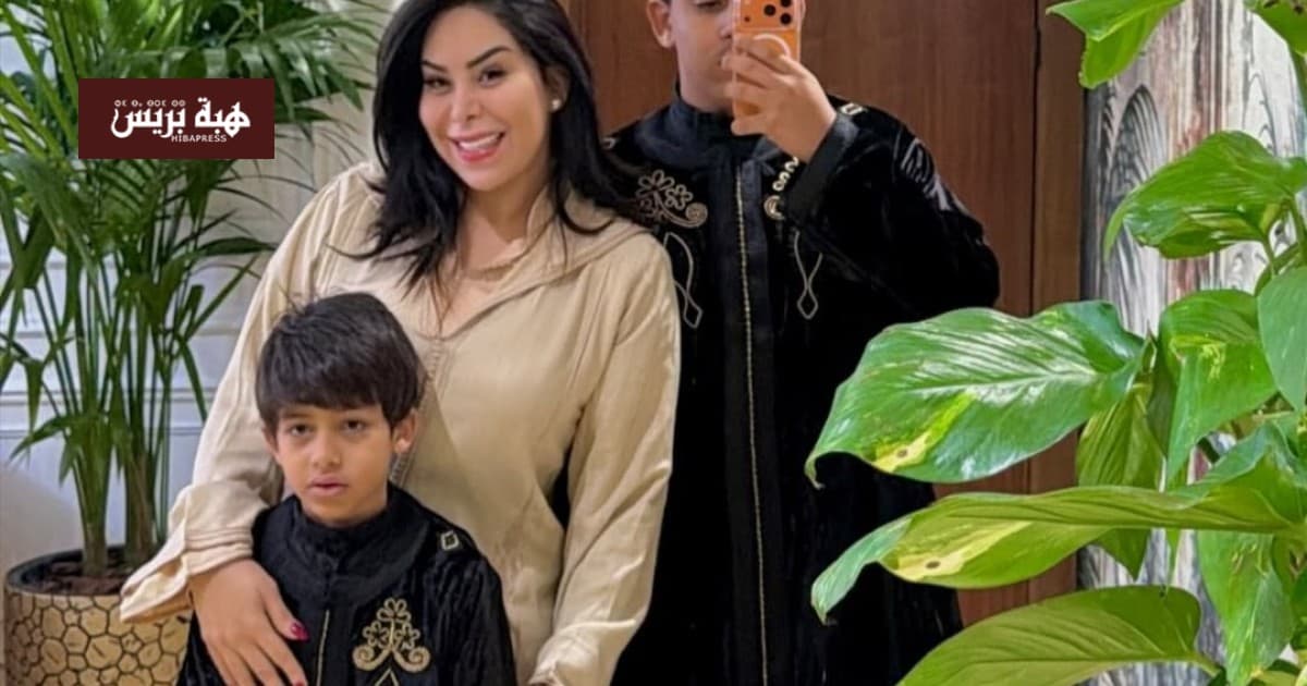 نجاة الرجوي تطمئن على طفلها بعد خلع الكتف