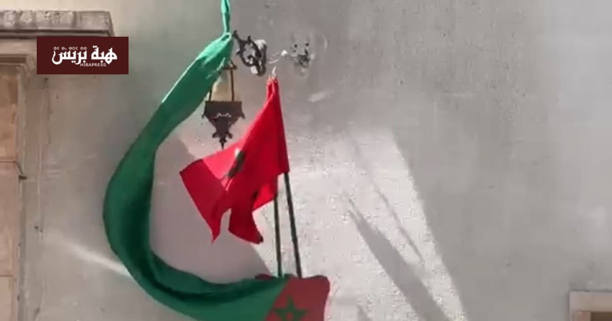 إزالة فانوس يهدد سلامة المارة في طنجة
