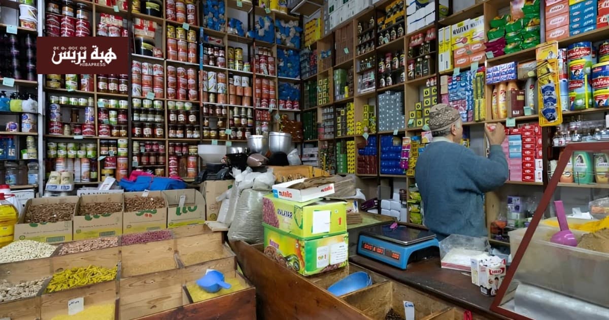 تجار حي الشاطئ يطالبون بحلول عاجلة