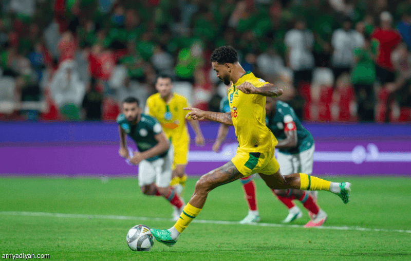 King receives first yellow card at Al Khalij