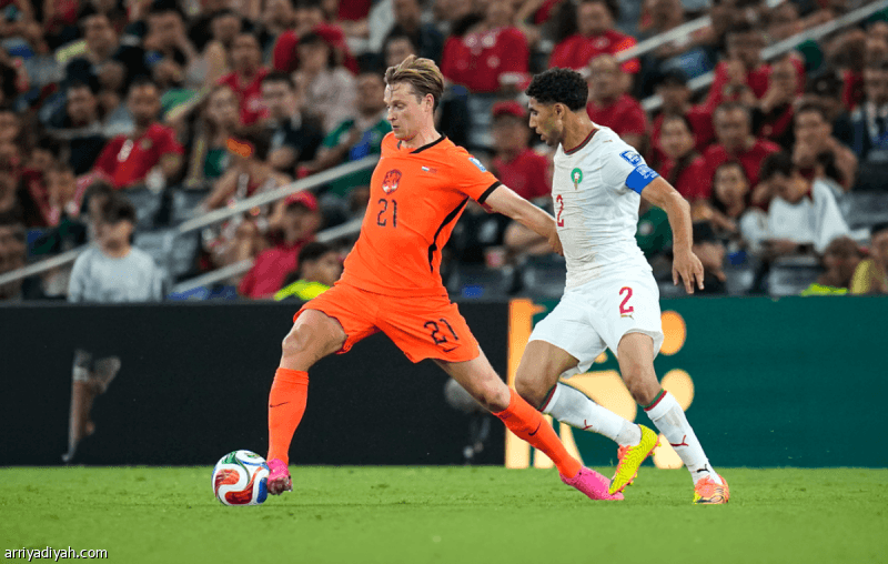 De Jong missing games due to knee issue