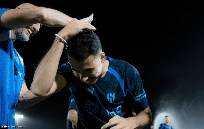 واتكينز يقود هجوم الهلال ومارتينيلي على دكة البدلاء