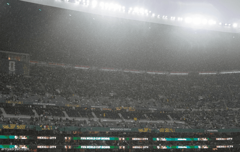 Mexico-England match delayed by storms