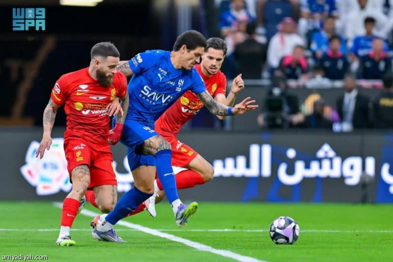 الهلال يتصدر الدور الأول أمام القادسية