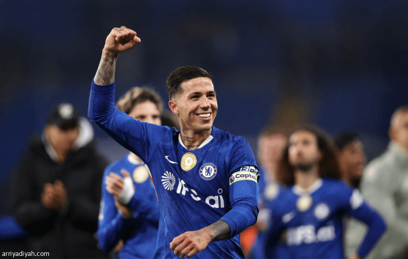 Fernandes Transfer Breaks Record