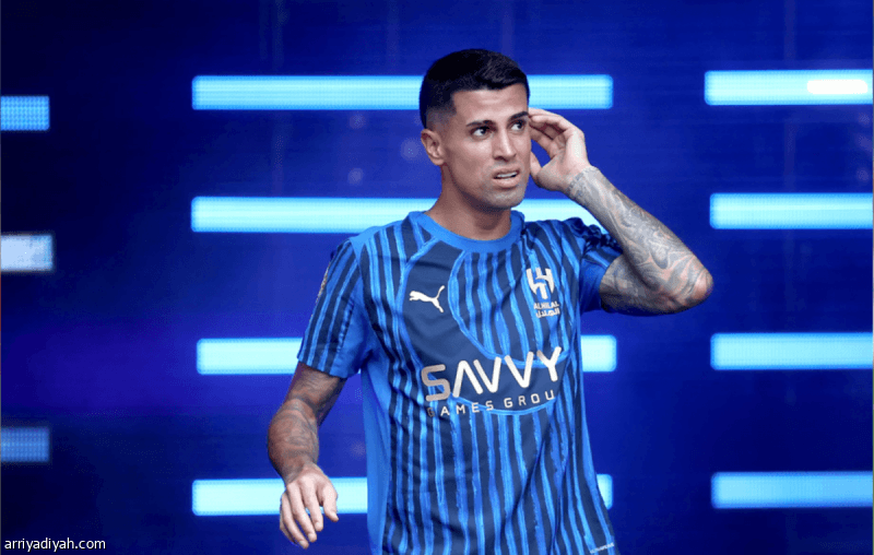 Barcelona pushes for Cancelo transfer