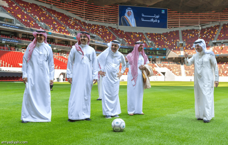 أمير الشرقية يزور مشروع ملعب أرامكو