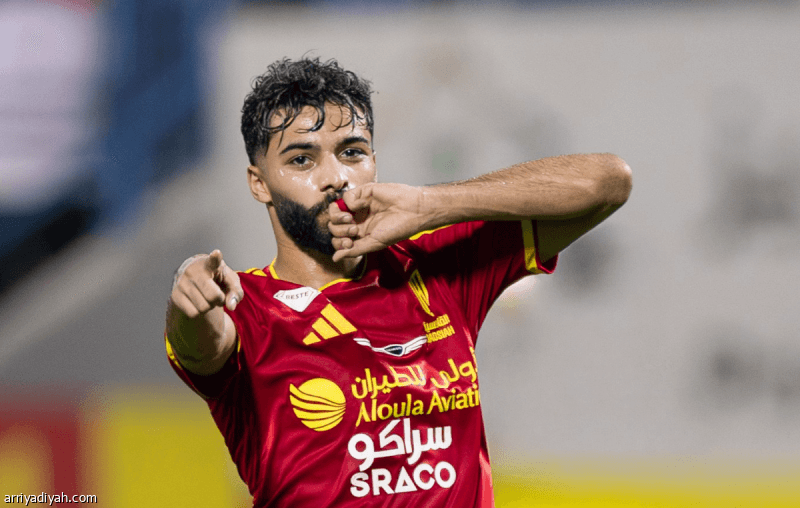 أبو الشامات يُسجل أول مئوية
