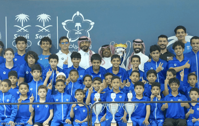 سباحو الهلال يفوزون بكأس الأندية