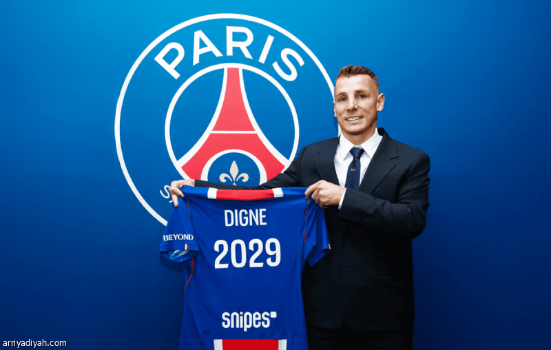 Paris Saint-Germain re-signs Digne