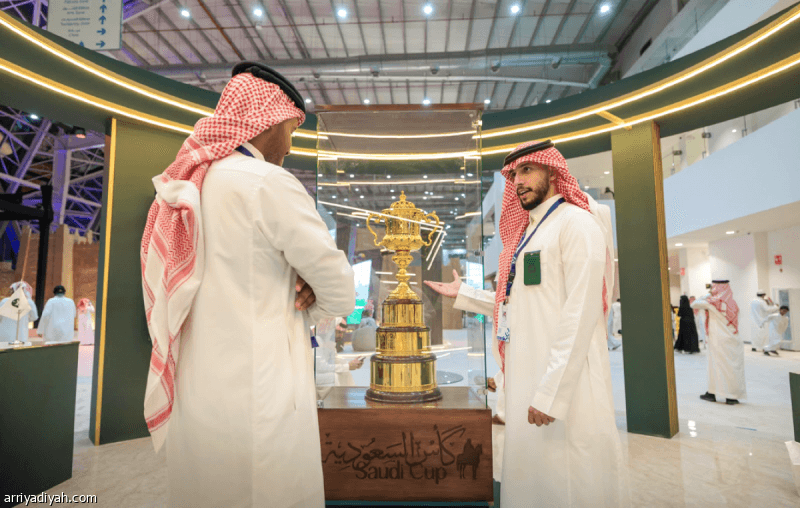 أغلى كؤوس العالم بمعرض الصقور