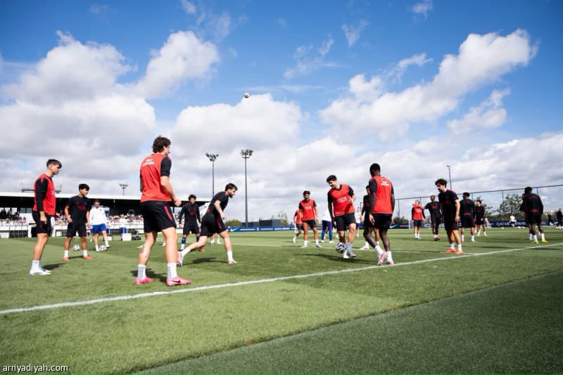 Paris's first match postponed due to heat