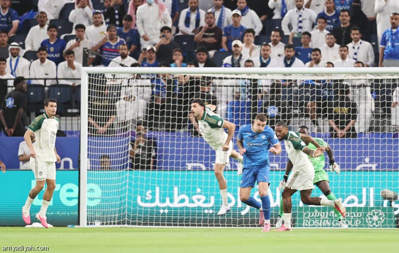 طاش يترك الأهلي بعد ثلاثية الهلال
