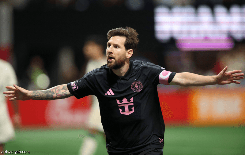 Messi extends top scorer lead in 4 minutes