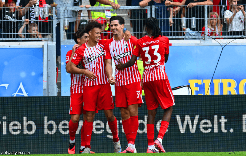 Freiburg opens with 4-goal lead