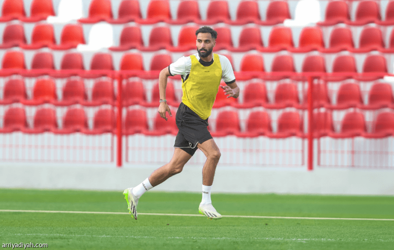 العلا ينافس الفيصلي على اللاعب عبيد