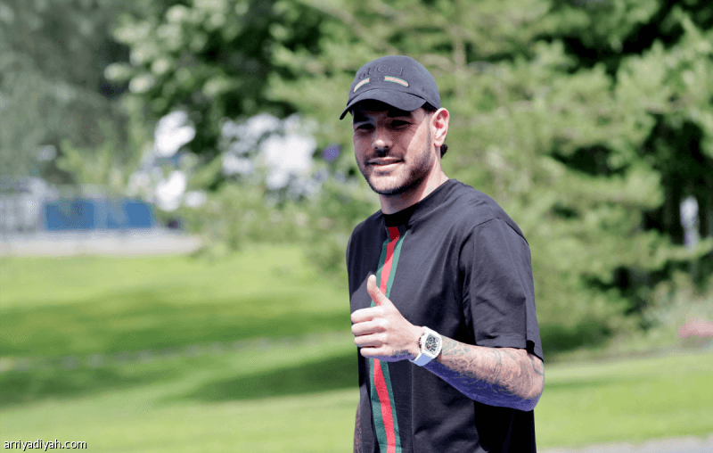Hernández trains with France