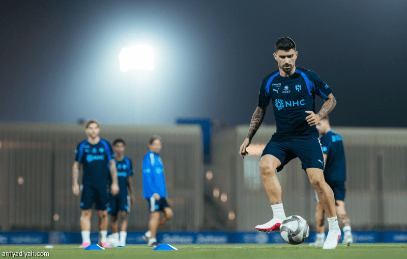 الهلال يبدأ في هزيمة الاتحاد