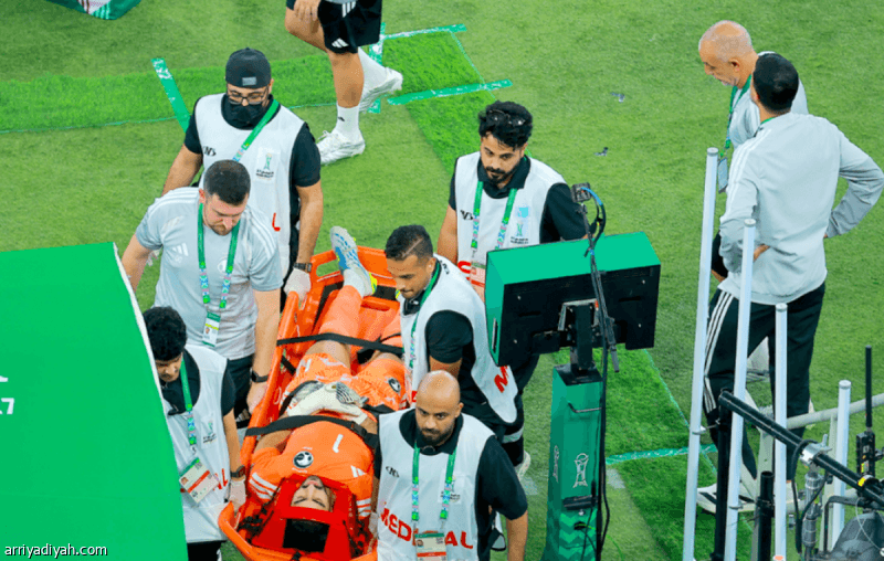 العقيدي يغيب عن الأخضر بسبب إصابة المرفق