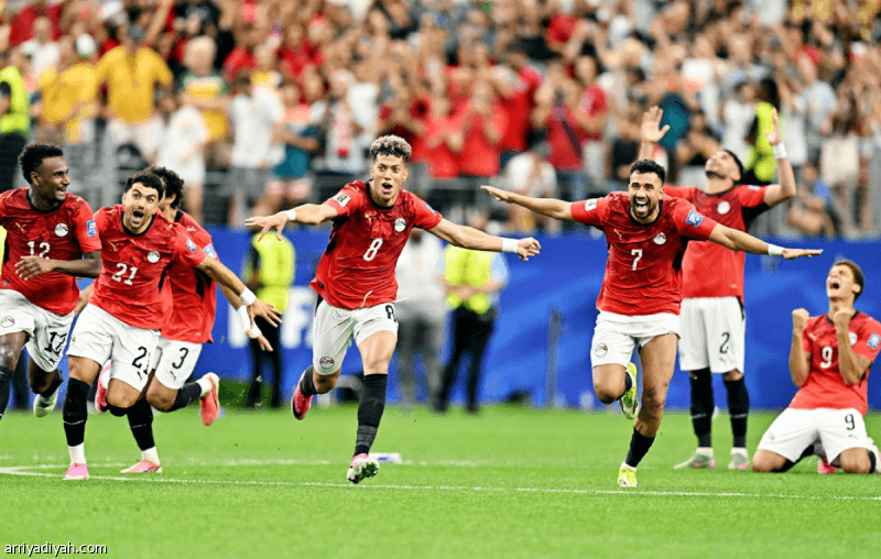 Australia leads, Egypt brings joy