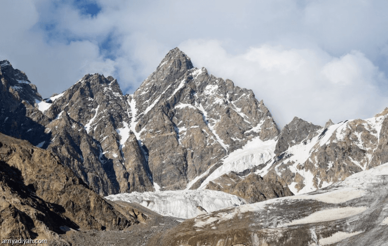 Avalanche kills 11 climbers
