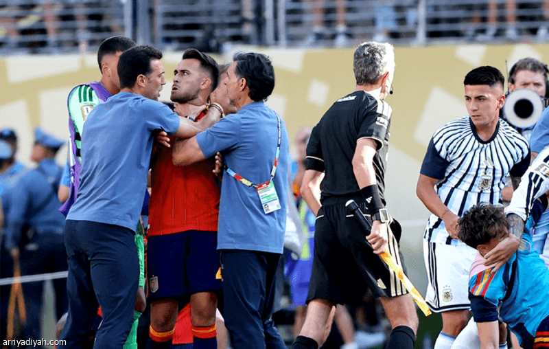 Argentina's assistant coach apologizes for hitting Olmo