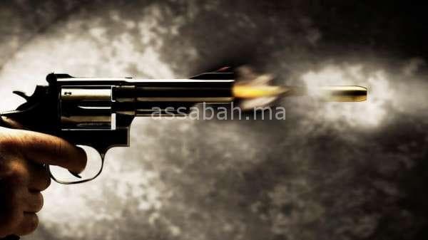 Police officer uses gun to arrest man