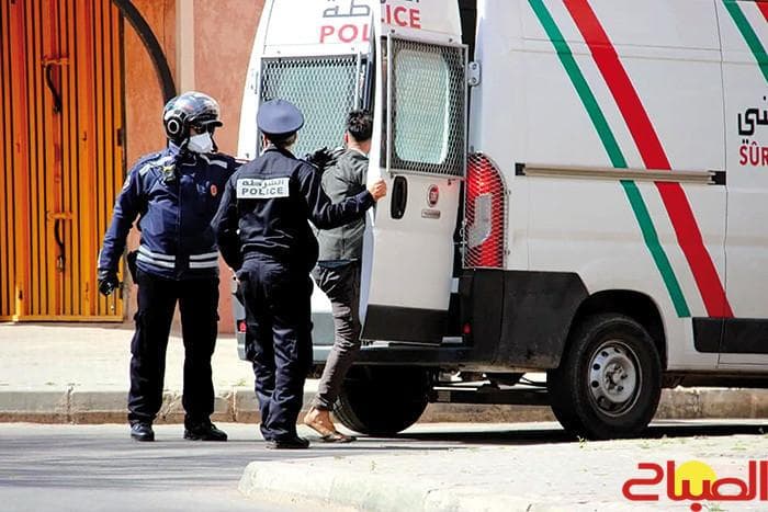 فاس توقف شخصين في حادث سقوط شاب