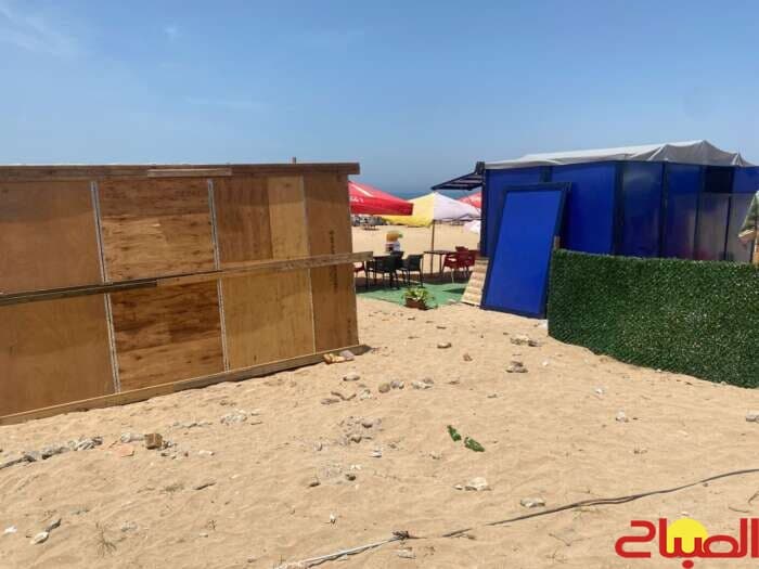 Chaos at Sablyt Beach in Mansouria as makeshift “baraks” damage the coastal landscape