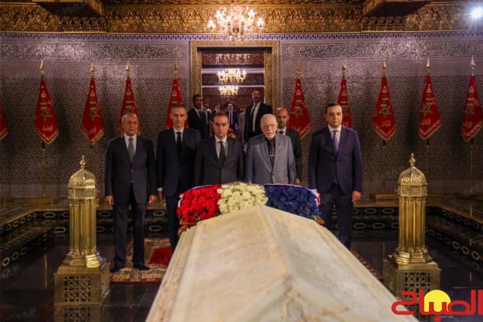 الوزير الأول الفرنسي يزور ضريح محمد الخامس