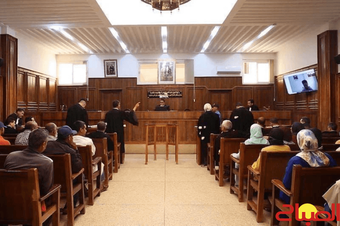 Court broker nearby detainee families