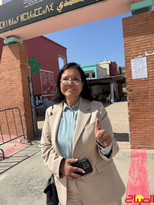 زكية الدريوش تصوت في الانتخابات بأكادير
