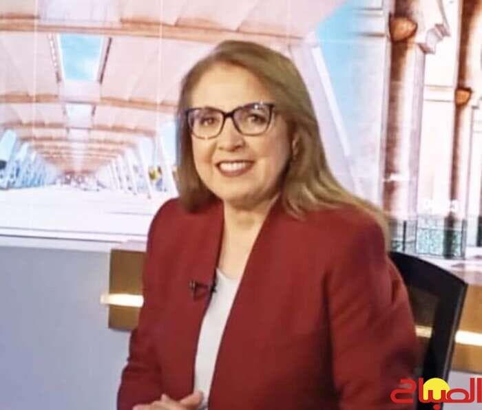 نقطة إلى السطر على الأولى