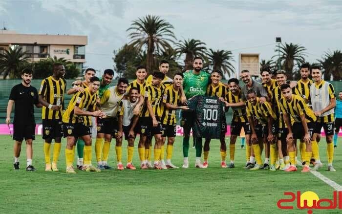 المغرب الفاسي يستضيف الرجاء في مكناس